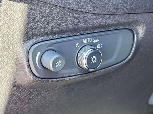 Used 2023 Chevrolet Equinox LT image 23