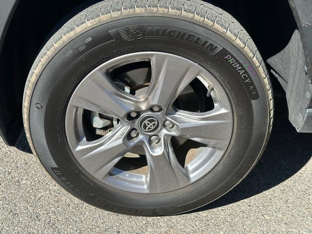 Certified 2025 Toyota RAV4 XLE AWD/4WD image 17