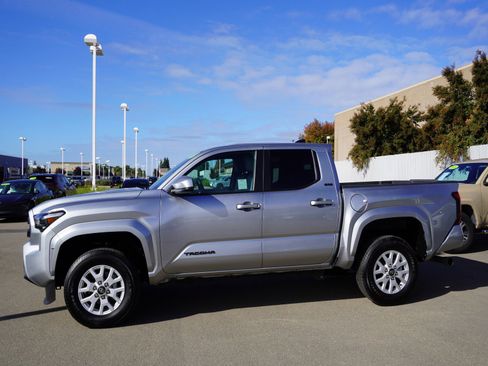 Used 2025 Toyota Tacoma SR5 image 6