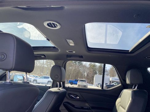 Used 2023 Chevrolet Traverse LT w/ LT Premium Package image 17