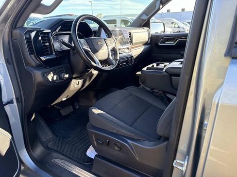 Used 2025 Chevrolet Silverado 1500 LT image 25