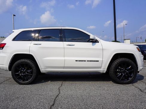 Used 2022 Jeep Grand Cherokee Laredo X AWD/4WD image 30