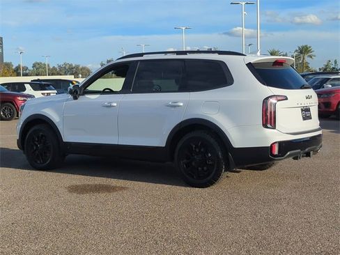 Used 2025 Kia Telluride AWD image 9