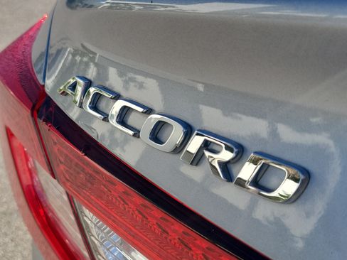 Used 2022 Honda Accord Touring image 9