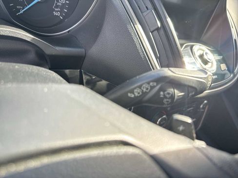 Used 2017 Ford Escape Titanium image 33