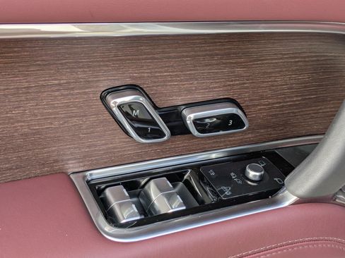 Used 2024 Land Rover Range Rover SE image 13