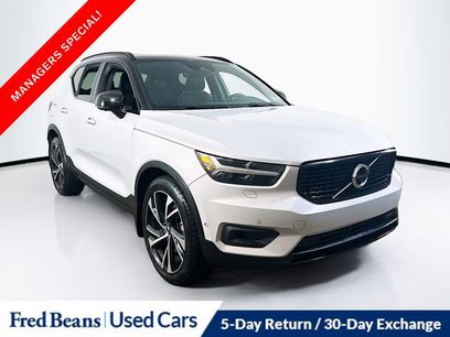 Used 2022 Volvo XC40 T5 R-Design w/ Advanced Package