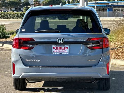 New 2026 Honda Odyssey Touring image 5