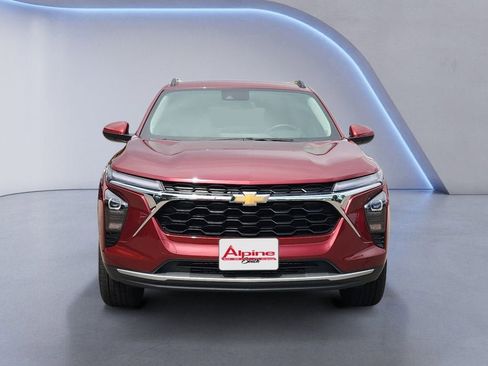 Certified 2025 Chevrolet Trax LT w/ LT Convenience Package FWD image 8