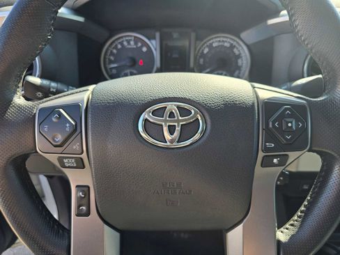 Used 2017 Toyota Tacoma SR5 RWD image 21