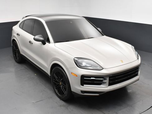 Used 2024 Porsche Cayenne Coupe image 21