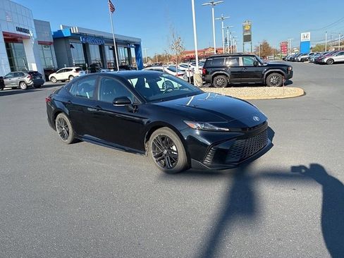 Certified 2025 Toyota Camry SE image 2