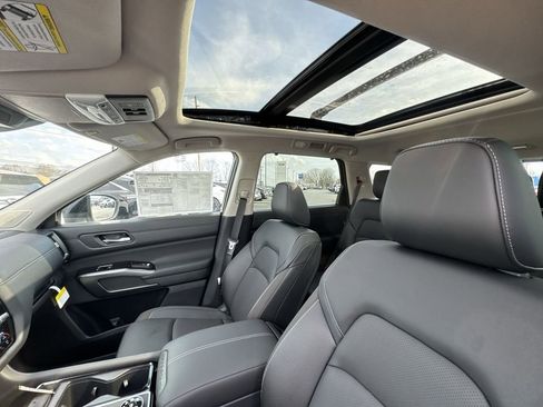 New 2026 Nissan Pathfinder SL image 22