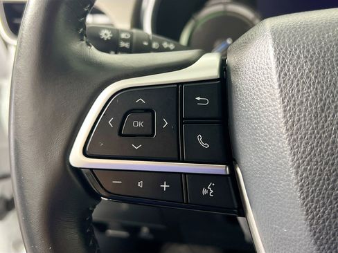 Used 2022 Toyota Highlander XLE AWD/4WD image 18