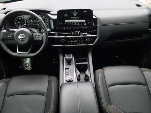 Used 2023 Nissan Pathfinder SL w/ SL Premium Package AWD/4WD image 13