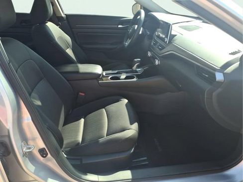 Used 2024 Nissan Altima 2.5 SV FWD image 22