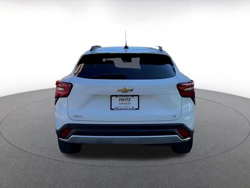 Used 2025 Chevrolet Trax LT image 12