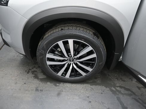 New 2025 Nissan Pathfinder Platinum image 21