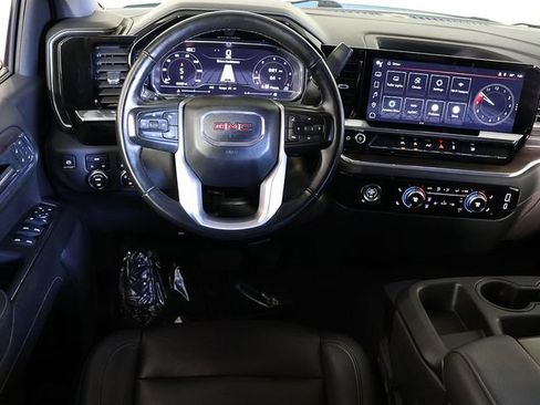 Used 2024 GMC Sierra 1500 SLT AWD/4WD image 3