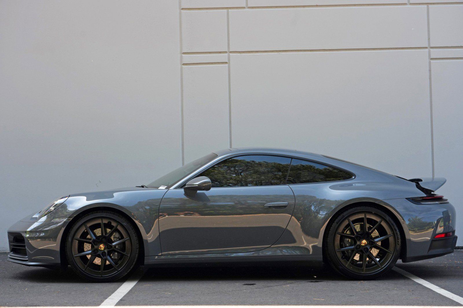 Used 2025 Porsche 911 Carrera w/ Premium Package RWD image 9