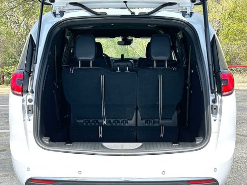 New 2026 Chrysler Pacifica Select image 28