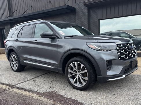 Used 2025 Ford Explorer Platinum w/ Ultimate Package image 3