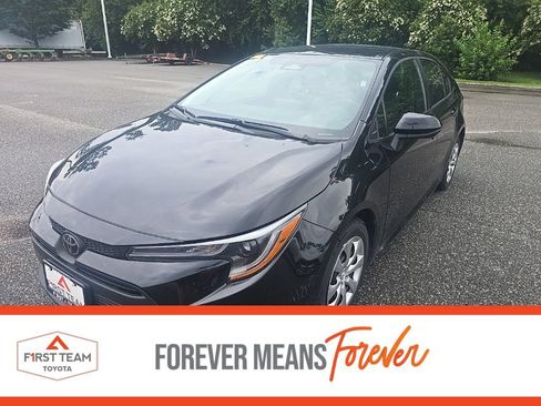 Used 2025 Toyota Corolla LE FWD image 1
