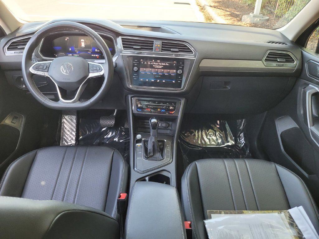 Used 2023 Volkswagen Tiguan SE FWD image 17