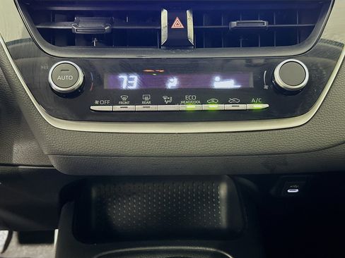 Used 2025 Toyota Corolla LE FWD image 22