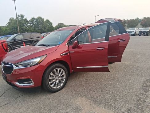 Used 2020 Buick Enclave Essence w/ Sound and Sites Package FWD image 13