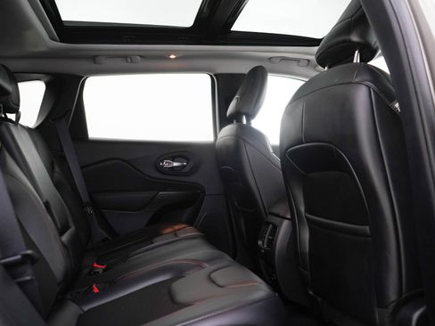 Used 2020 Jeep Cherokee Trailhawk w/ Comfort/Convenience Group AWD/4WD image 12