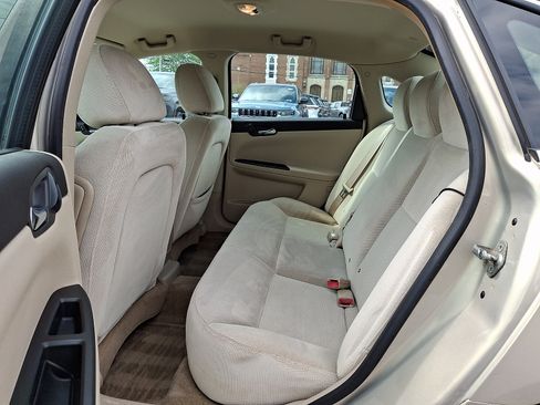 Used 2011 Chevrolet Impala LT FWD image 14