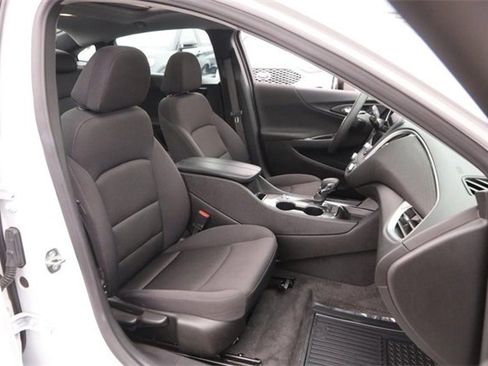 Used 2024 Chevrolet Malibu LT image 25