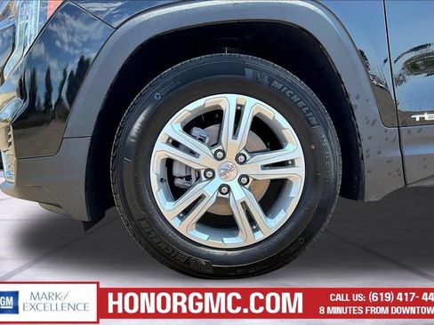 Used 2024 GMC Terrain SLE FWD image 38