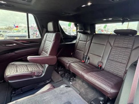 Used 2022 Cadillac Escalade Sport Platinum w/ LPO, ONYX Package AWD/4WD image 10