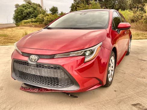 Used 2020 Toyota Corolla LE FWD image 2