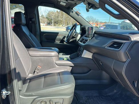 Used 2024 Chevrolet Suburban LT image 18