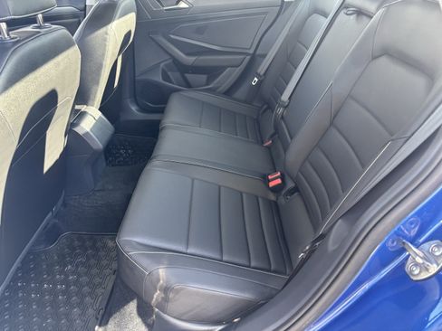 Certified 2024 Volkswagen Jetta SE w/ Panoramic Sunroof Package image 15