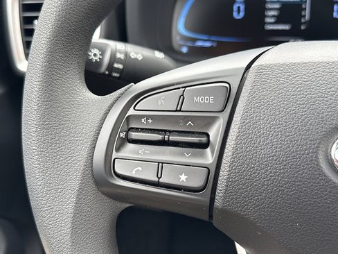 Certified 2023 Hyundai Venue SE image 20