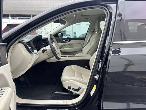 Used 2019 Volvo XC60 T6 Momentum w/ Advanced Package AWD/4WD image 9