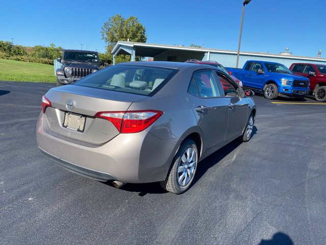 Used 2015 Toyota Corolla LE FWD image 10