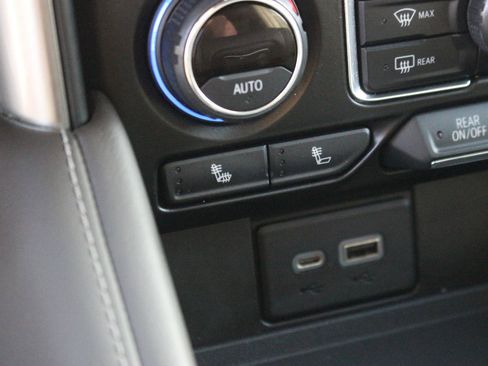 Used 2021 Chevrolet Tahoe Z71 image 27