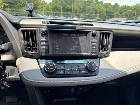 Used 2017 Toyota RAV4 XLE FWD image 17