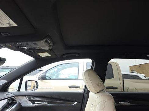 Used 2023 Cadillac XT6 Sport w/ Technology Package image 15