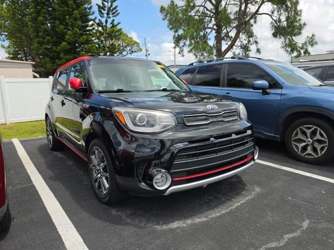 Used 2018 Kia Soul ! w/ Tech Package FWD image 1