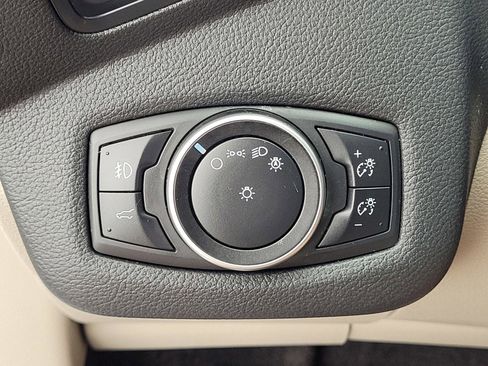 Used 2018 Ford Escape SE w/ SE Sync 3 Package FWD image 16