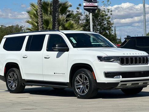 Used 2024 Jeep Wagoneer L Series II w/ Flexible Seating Group image 8