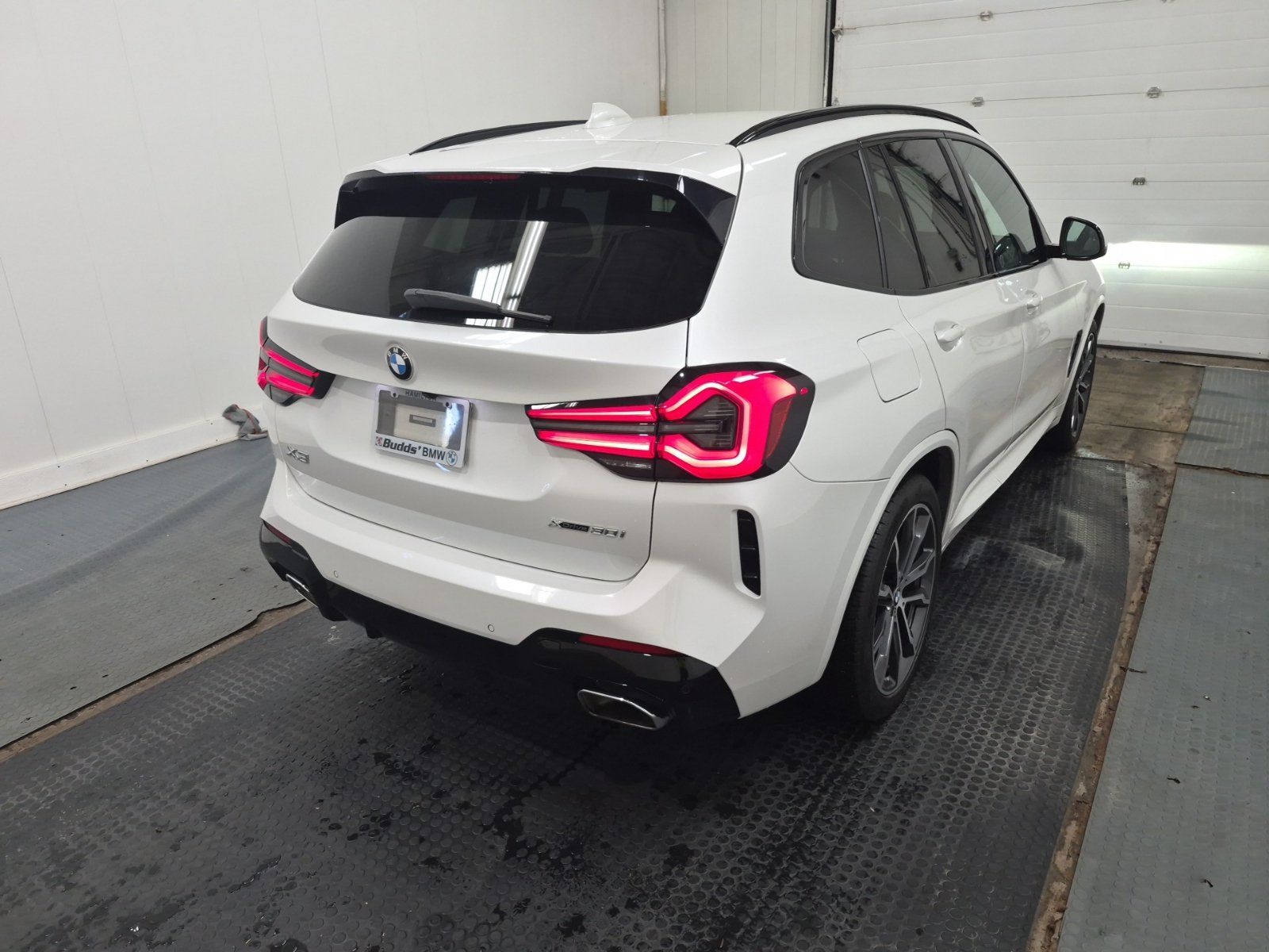 Used 2023 BMW X3 xDrive30i AWD/4WD image 3