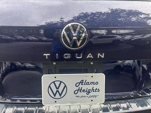 Certified 2023 Volkswagen Tiguan SE w/ Panoramic Sunroof Package FWD image 33