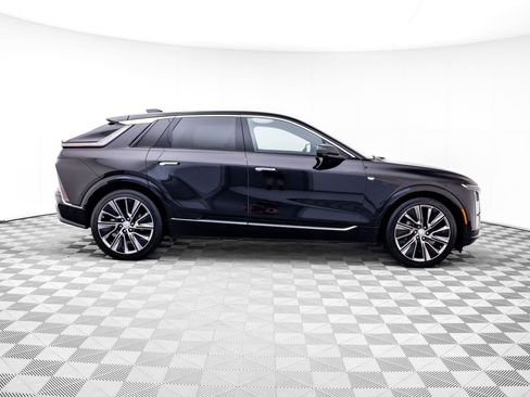Certified 2025 Cadillac Lyriq Luxury w/ LPO, Floor Liner Package AWD/4WD image 6